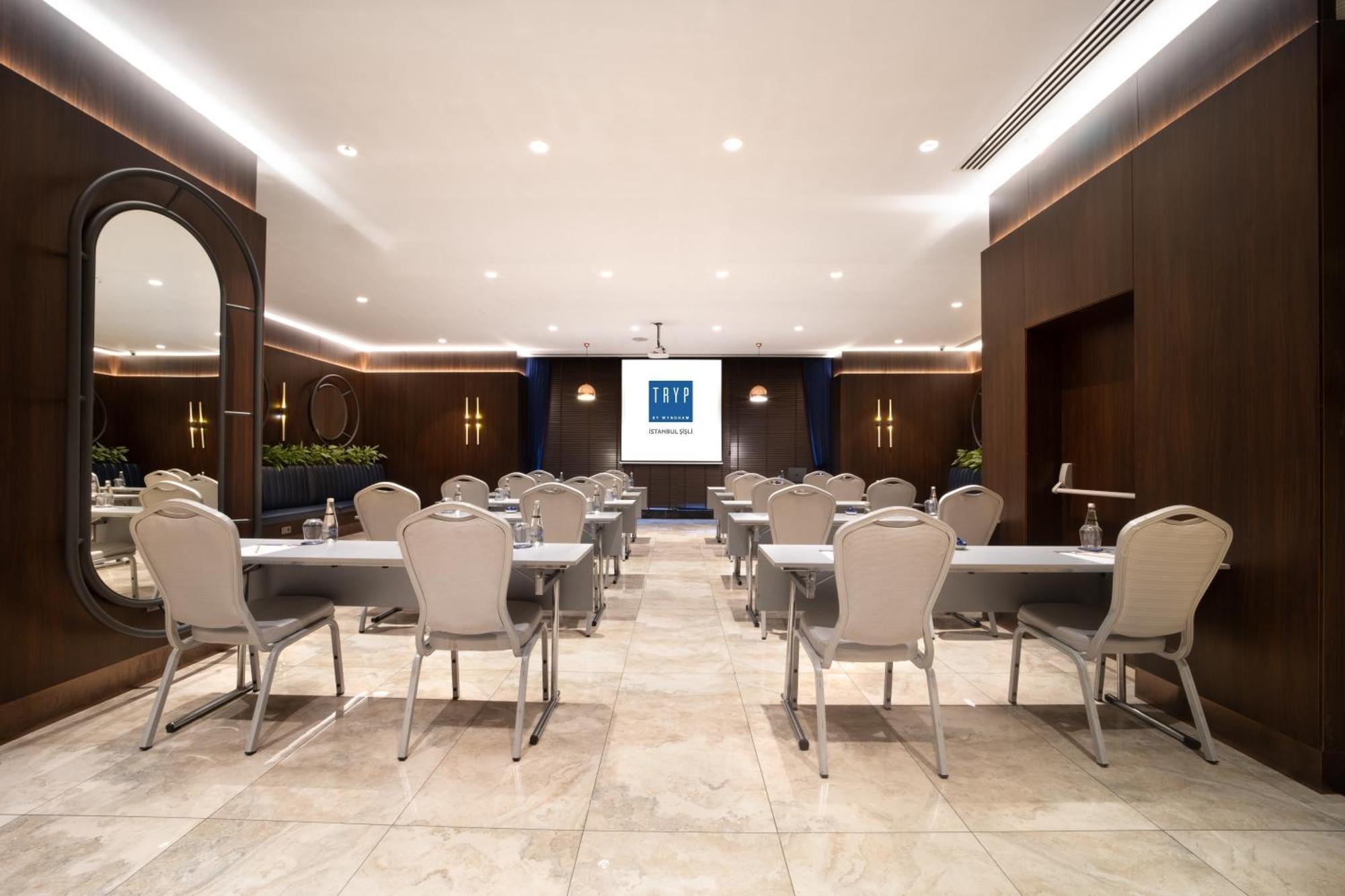 Tryp By Wyndham Sisli Otel 4*